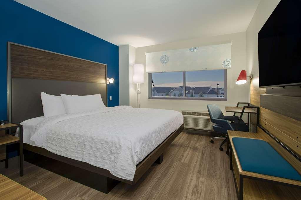 Tru By Hilton Grove City Columbus Room photo